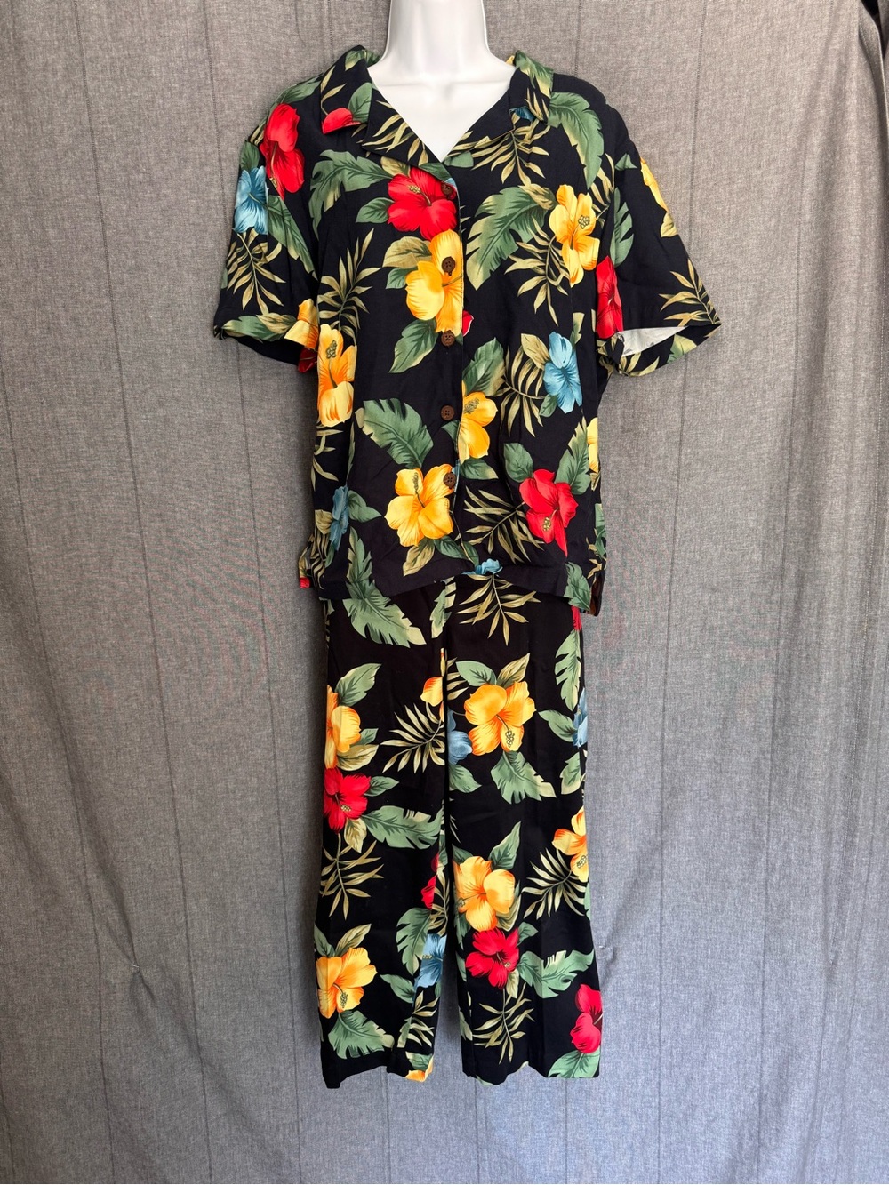 Jamaica Bay Floral Hawaiian Button Shirt & Capris Set Multicolor Retro 90s Y2K